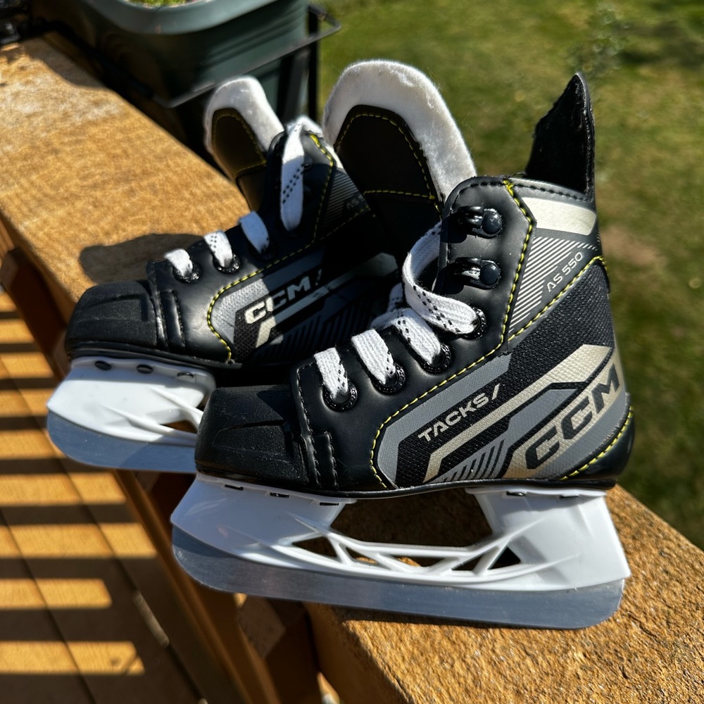 CCM AS550 Hockey Skates (7)
